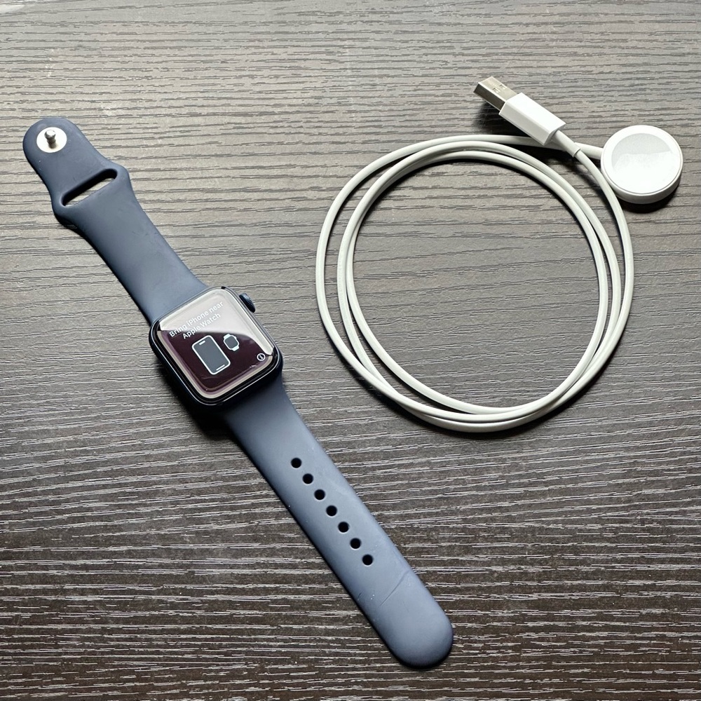 Apple Watch Series 6 40mm / Deep Navy Aluminum w/Sport Band & Charger